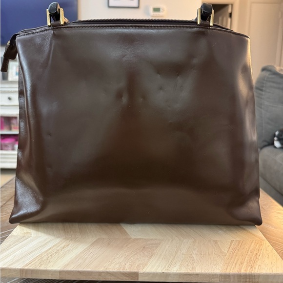 Gucci Customized Brown Leather Tote Bag With Hand Painted Designer Bee Motif - Picture 4 of 13